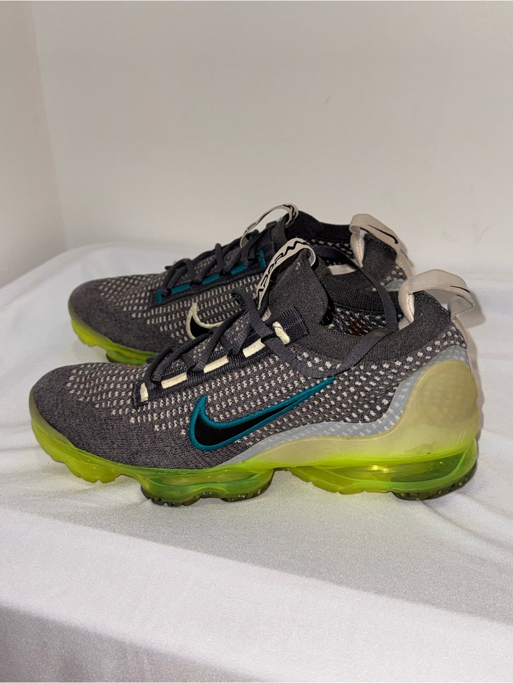 Nike Air VaporMax 2021 Flyknit Dark Grey Barely Volt 5.5Y / Women’s 7